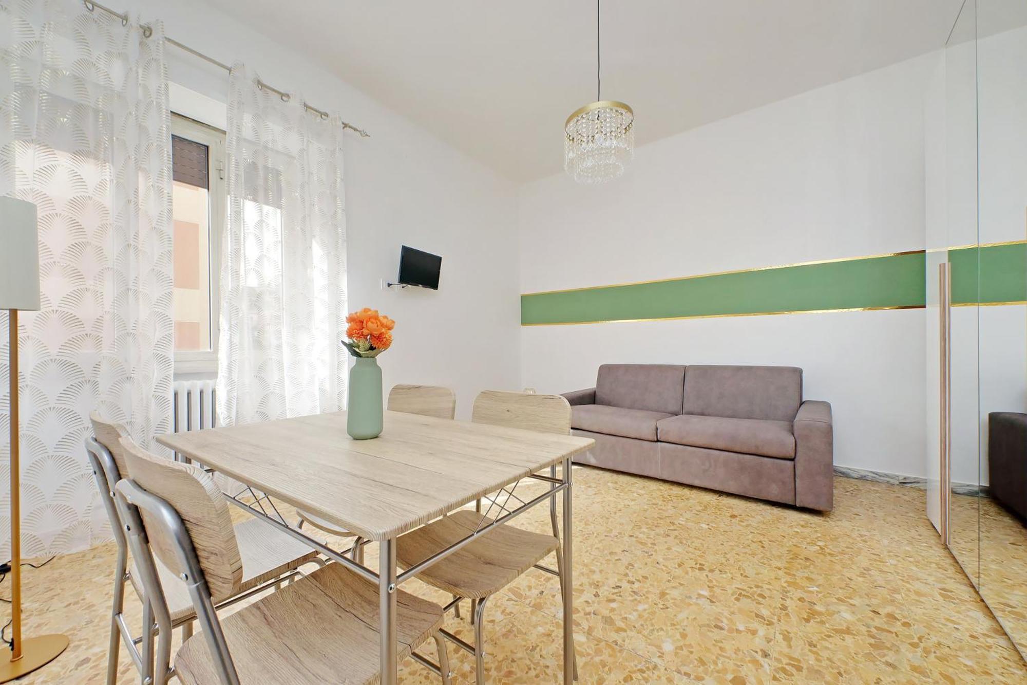 Apartment Golden Rom